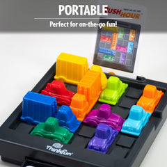 ThinkFun tablero con vehículos colocados para iniciar un reto, mejora lógica