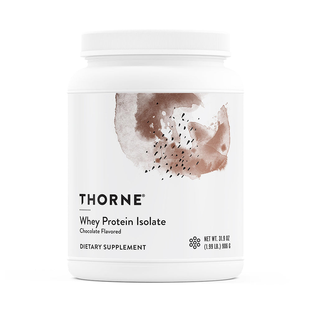 Envase frontal de THORNE Whey Protein Isolate mostrando la marca y sabor chocolate para elección confiable