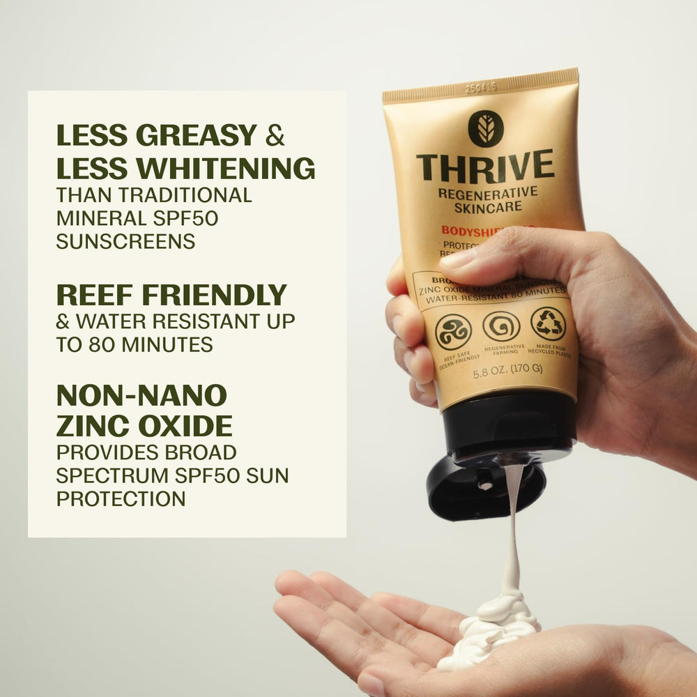 Textura de crema Thrive Natural Care cercana, absorción rápida visible