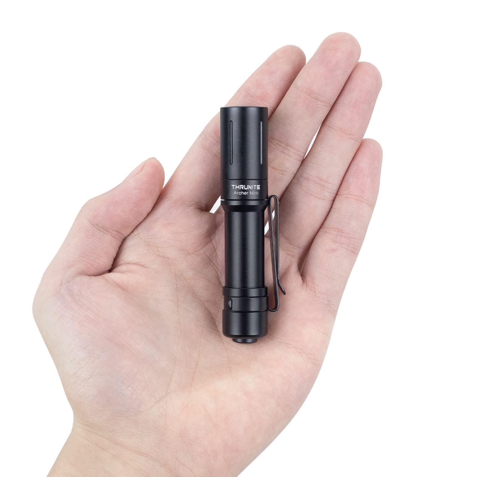 ThruNite Archer Mini frontal mostrando diseño compacto y potencia inmediata