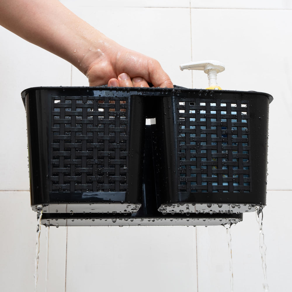 Tiawudi caddy en uso en ducha mostrando organización práctica