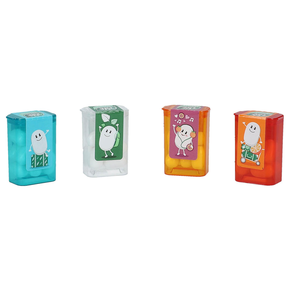 Tic Tac mini cajas en mesa de fiesta listos para regalar o repartir