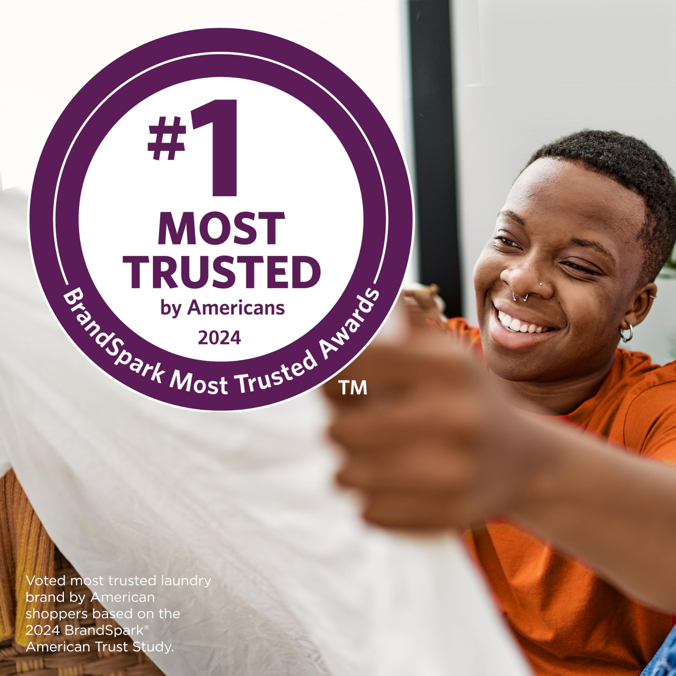 Tide comparación de tamaño con manos para visualizar volumen útil