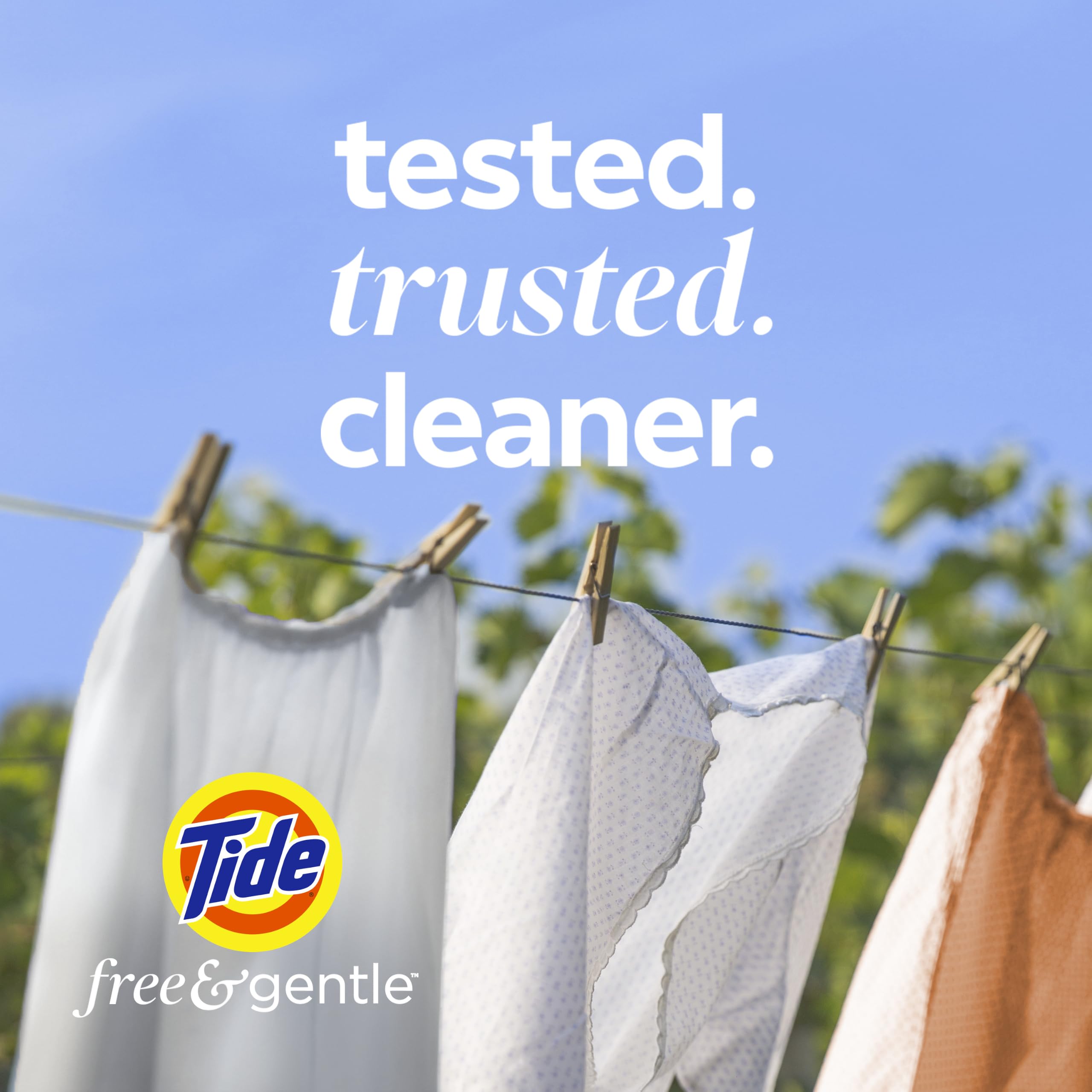 Tide persona sosteniendo la botella, manejo cómodo y ergonómico