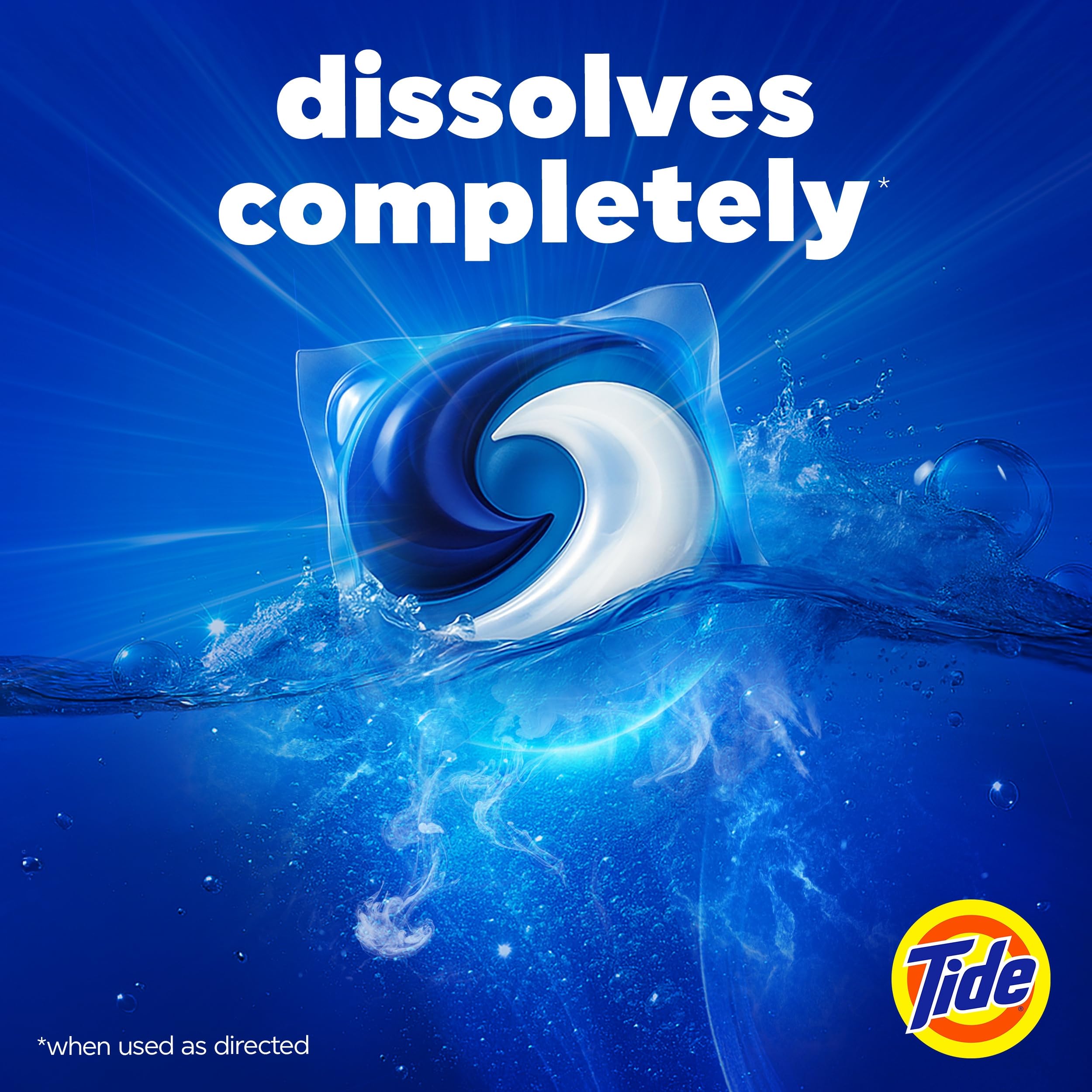 Tide ropa limpia y suave colgada mostrando resultado fresco