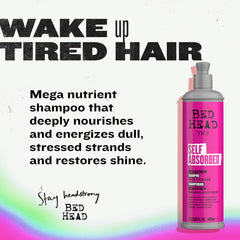 TIGI Bed Head espuma de champú en mano, hidratación visible y textura cremosa
