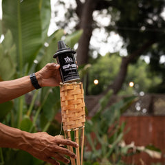 TIKI canister de boca ancha listo para rellenar sin derrames y fácil manejo