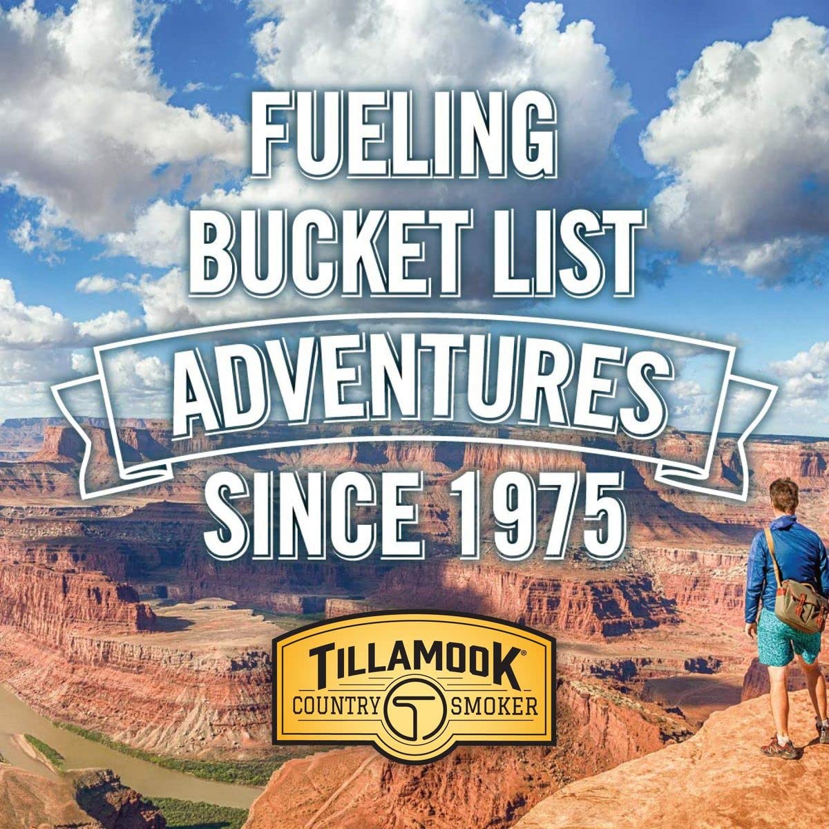 Tillamook Country Smoker jerky en mochila durante excursión aportando proteína