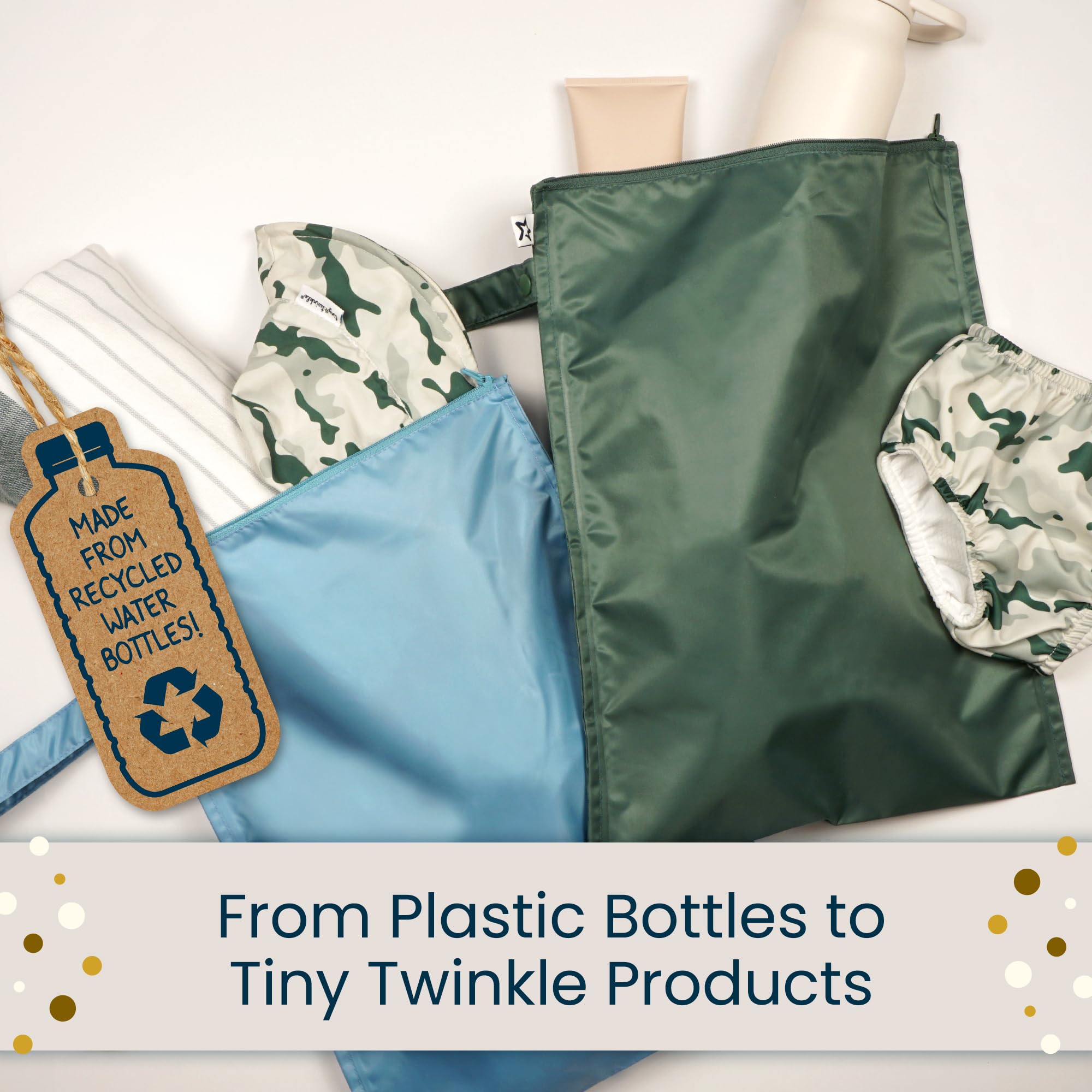 Tiny Twinkle bolsa junto a un teléfono para mostrar escala y capacidad