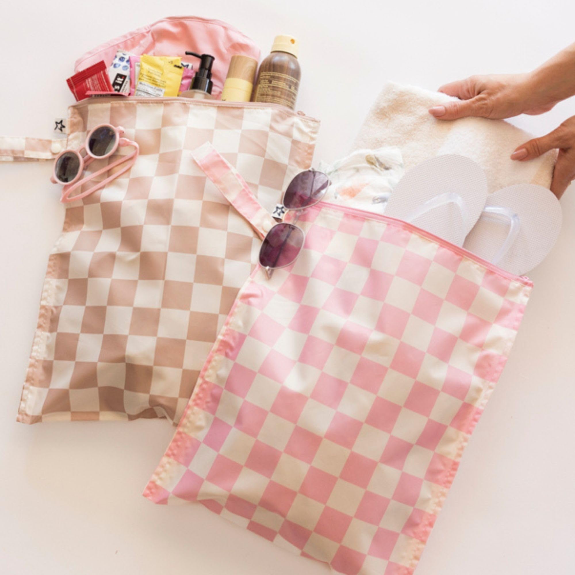 Tiny Twinkle primer plano de costuras selladas y tejido impermeable, seguridad y limpieza fácil