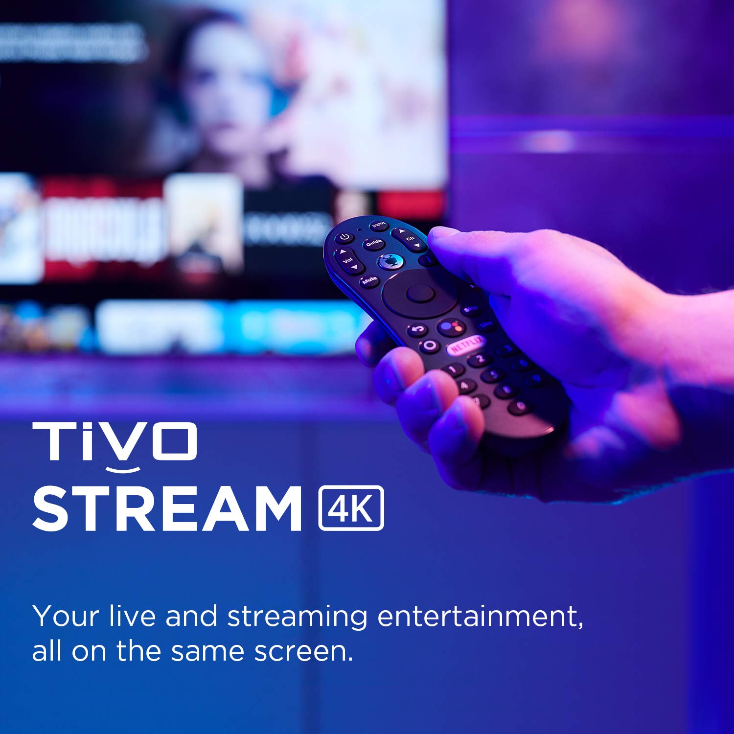 Comparación de tamaño del TiVo Stream 4K junto a un mando para escala