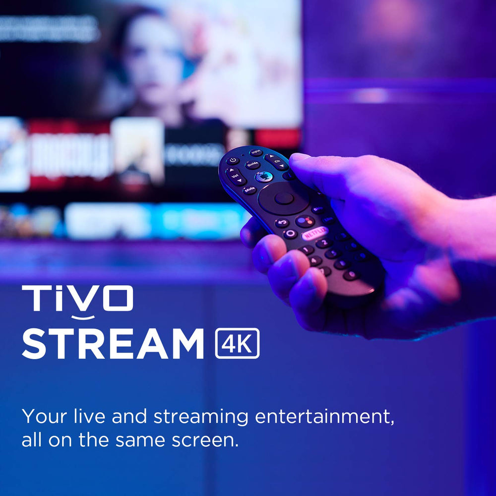 Comparación de tamaño del TiVo Stream 4K junto a un mando para escala