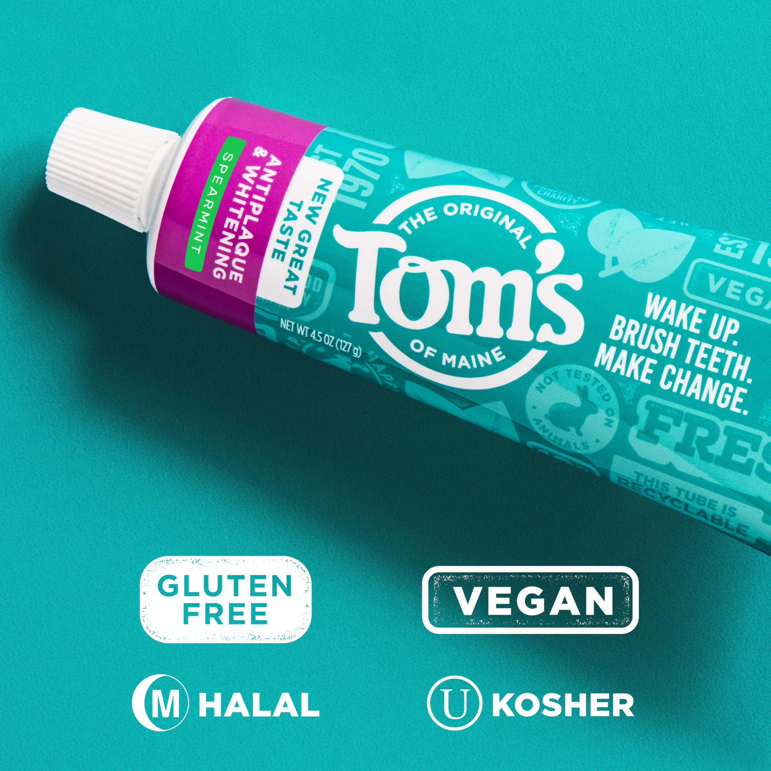 Tom's of Maine tubo junto a una mano para mostrar tamaño real práctico