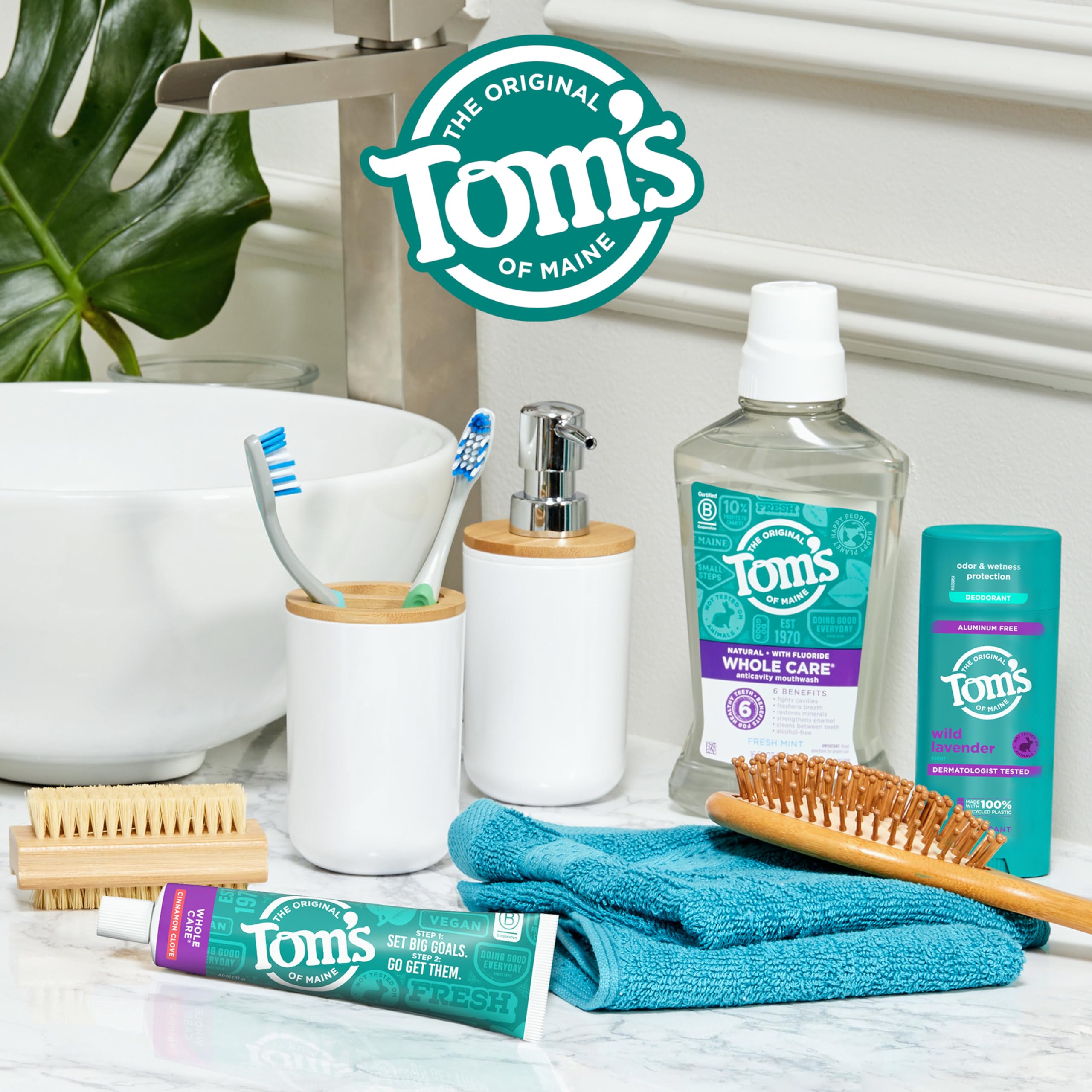 Tom's of Maine pasta en ambiente de baño que muestra uso familiar