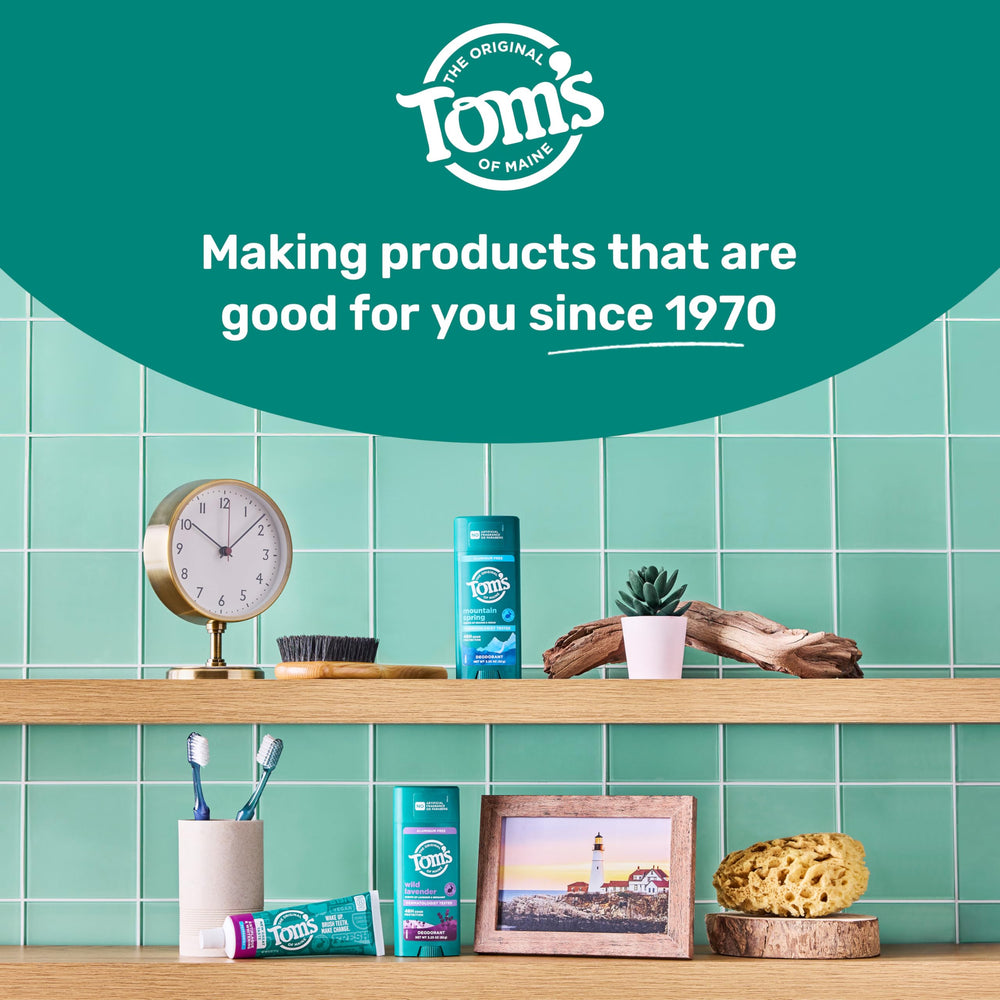 Tom's of Maine en baño moderno estilo de vida que sugiere rutina sostenible
