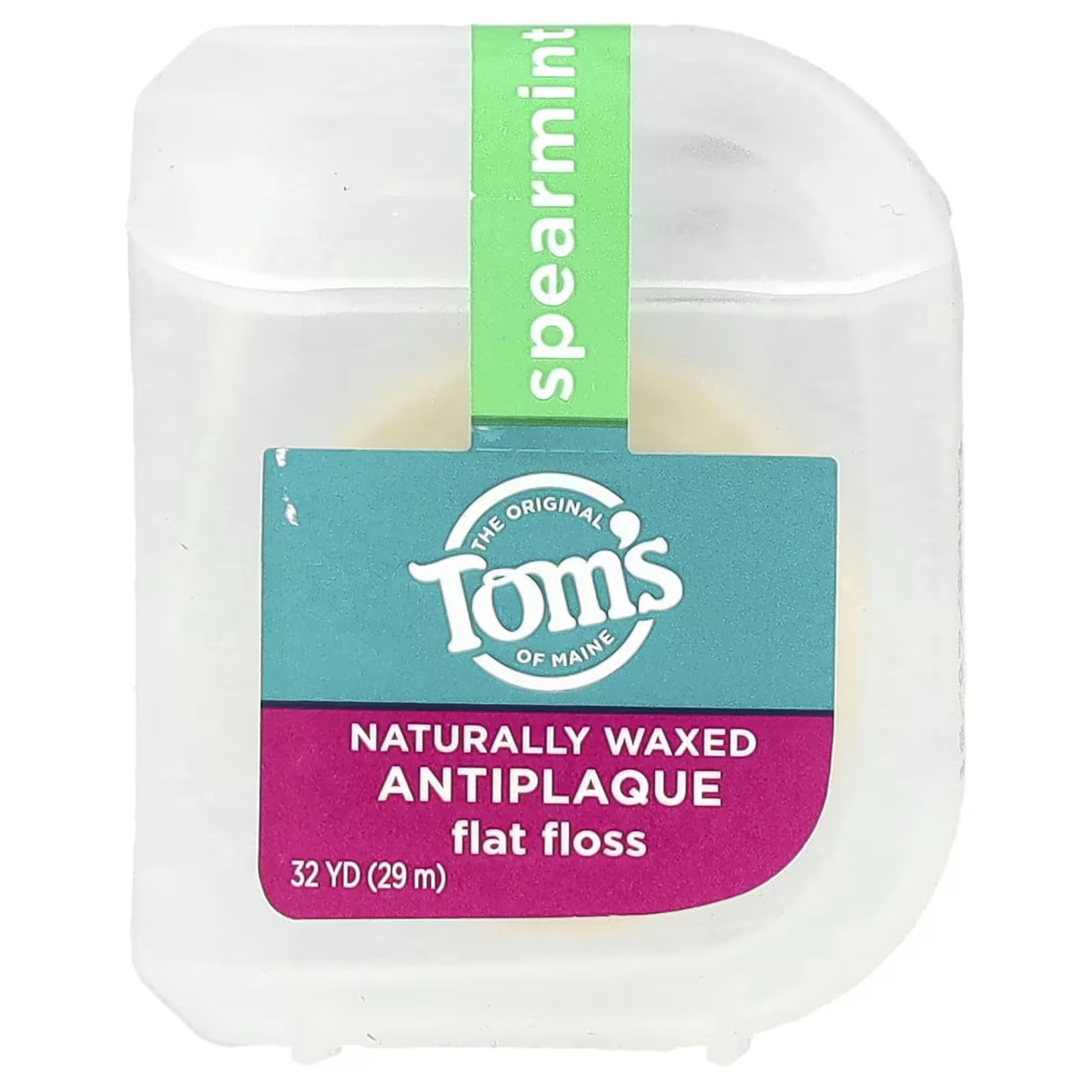 Escena de baño moderno con el pack Tom's of Maine listo en la repisa para rutina diaria