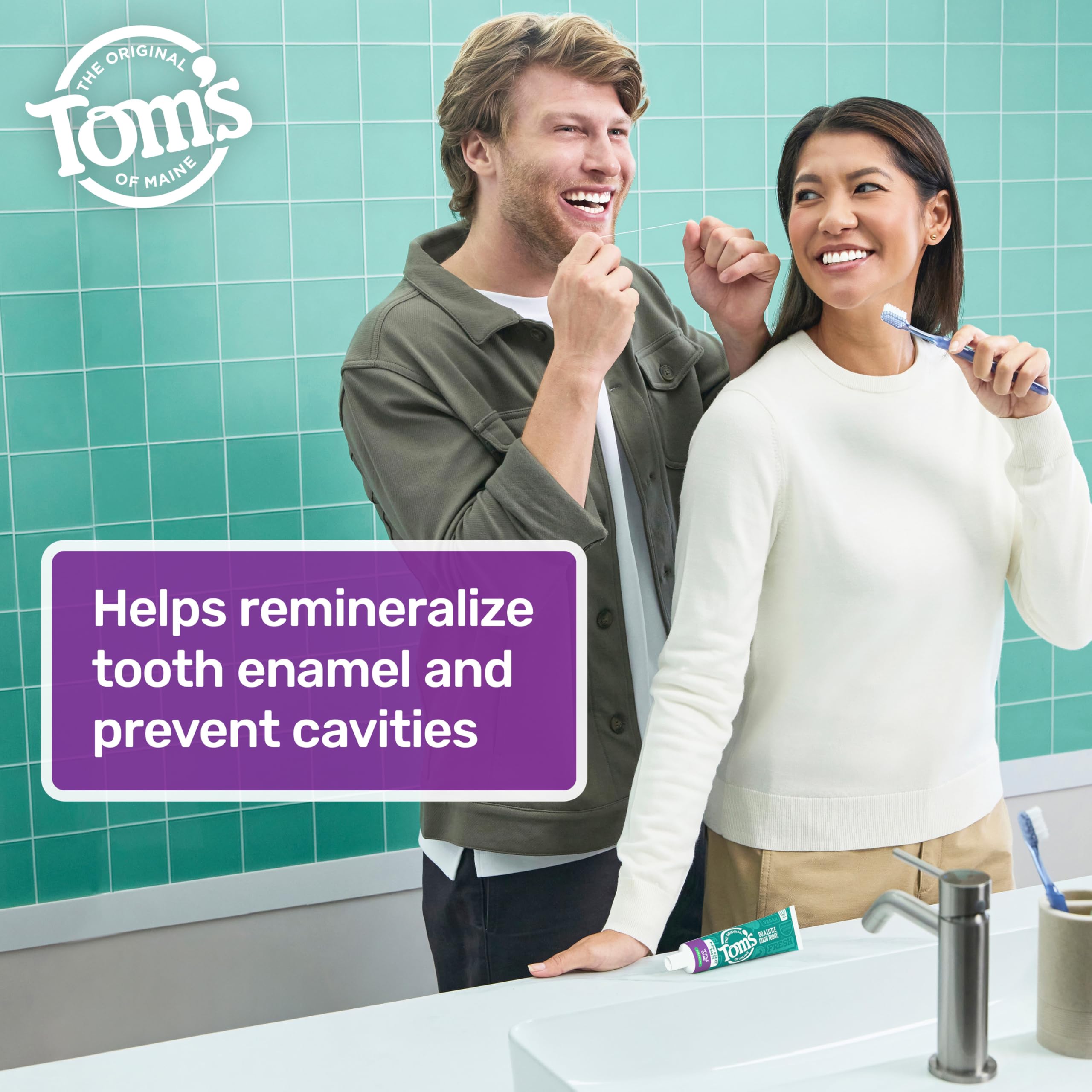 Tom's of Maine persona cepillando dientes representando higiene diaria efectiva