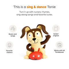 Tonies Playtime Puppy junto a una mano para mostrar escala y tamaño apropiado