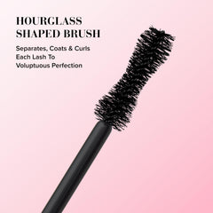 Too Faced máscara aplicada en ojos mostrando alargamiento visible