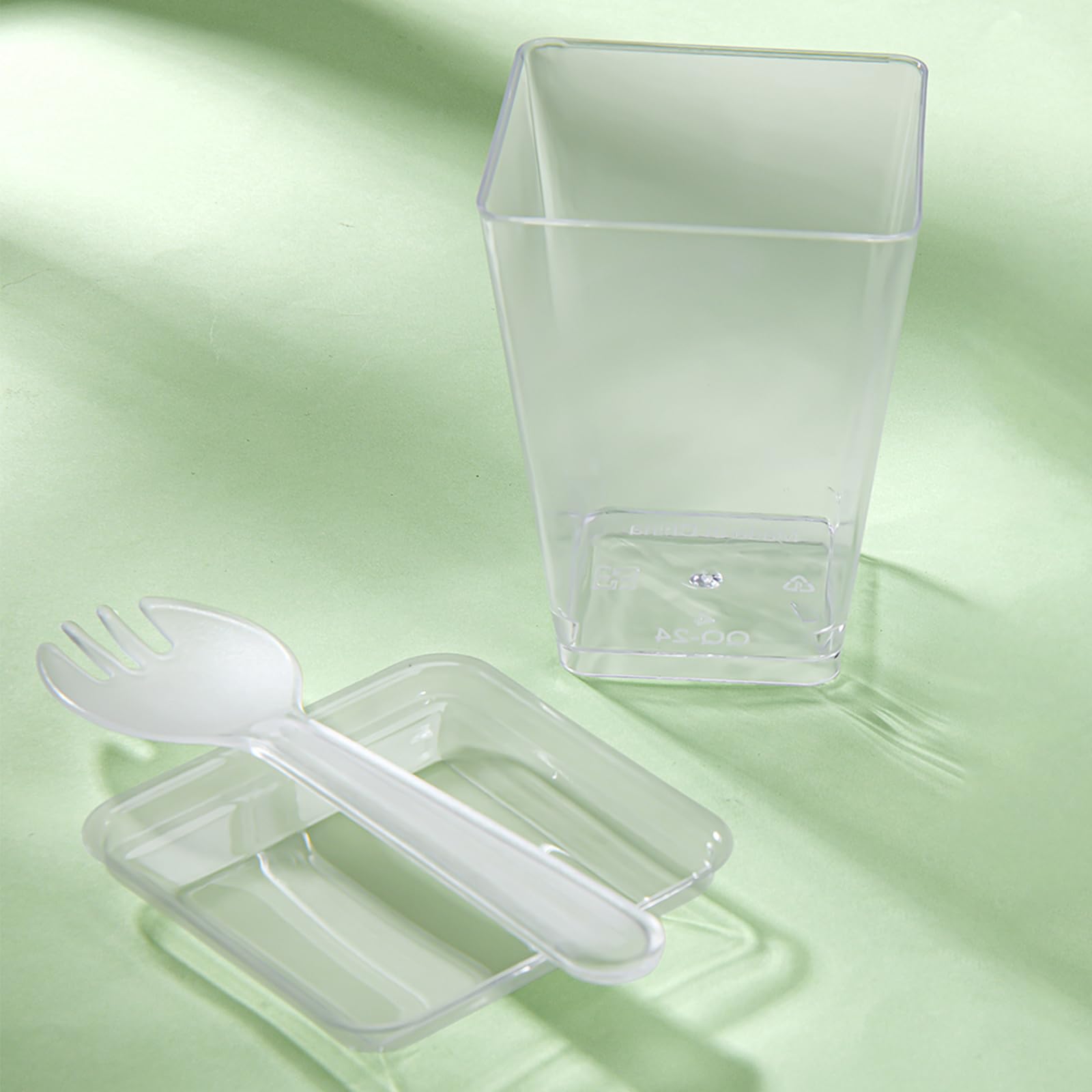 Toowood vasos en mesa de fiesta mostrando uso práctico en eventos