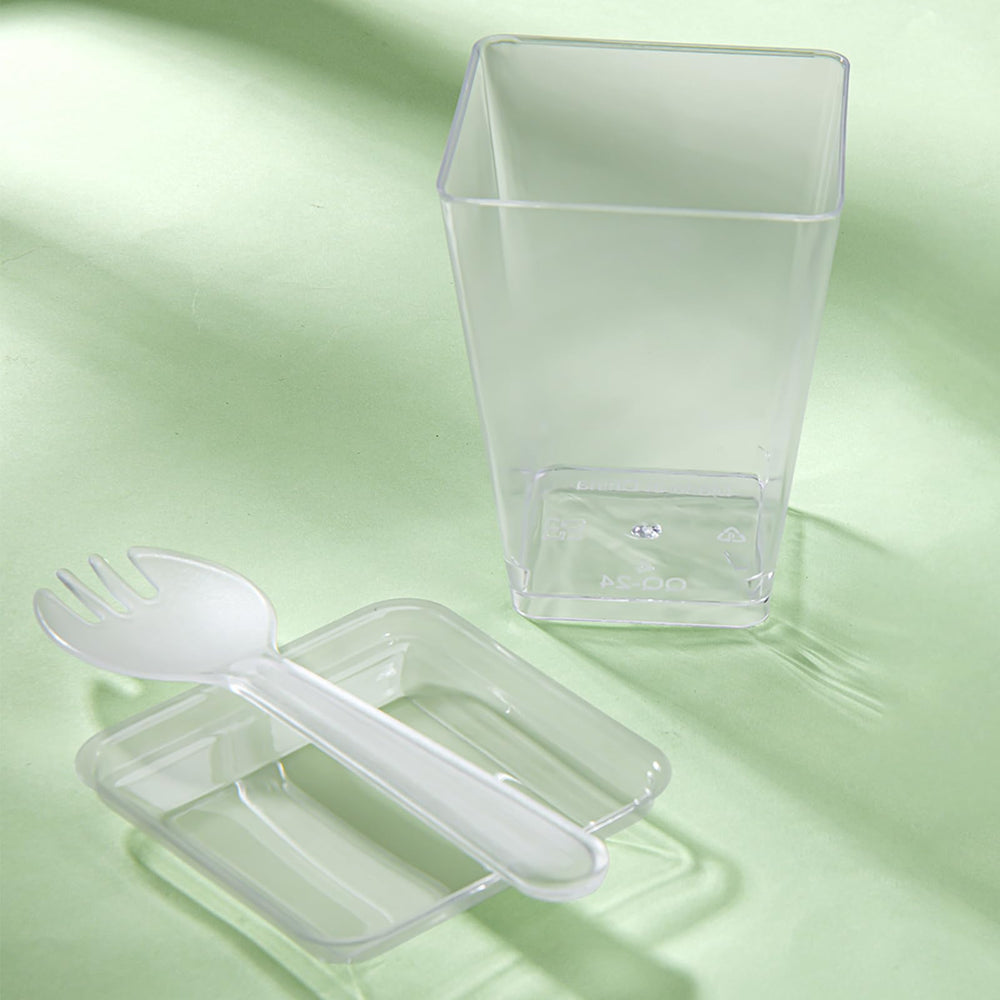 Toowood vasos en mesa de fiesta mostrando uso práctico en eventos