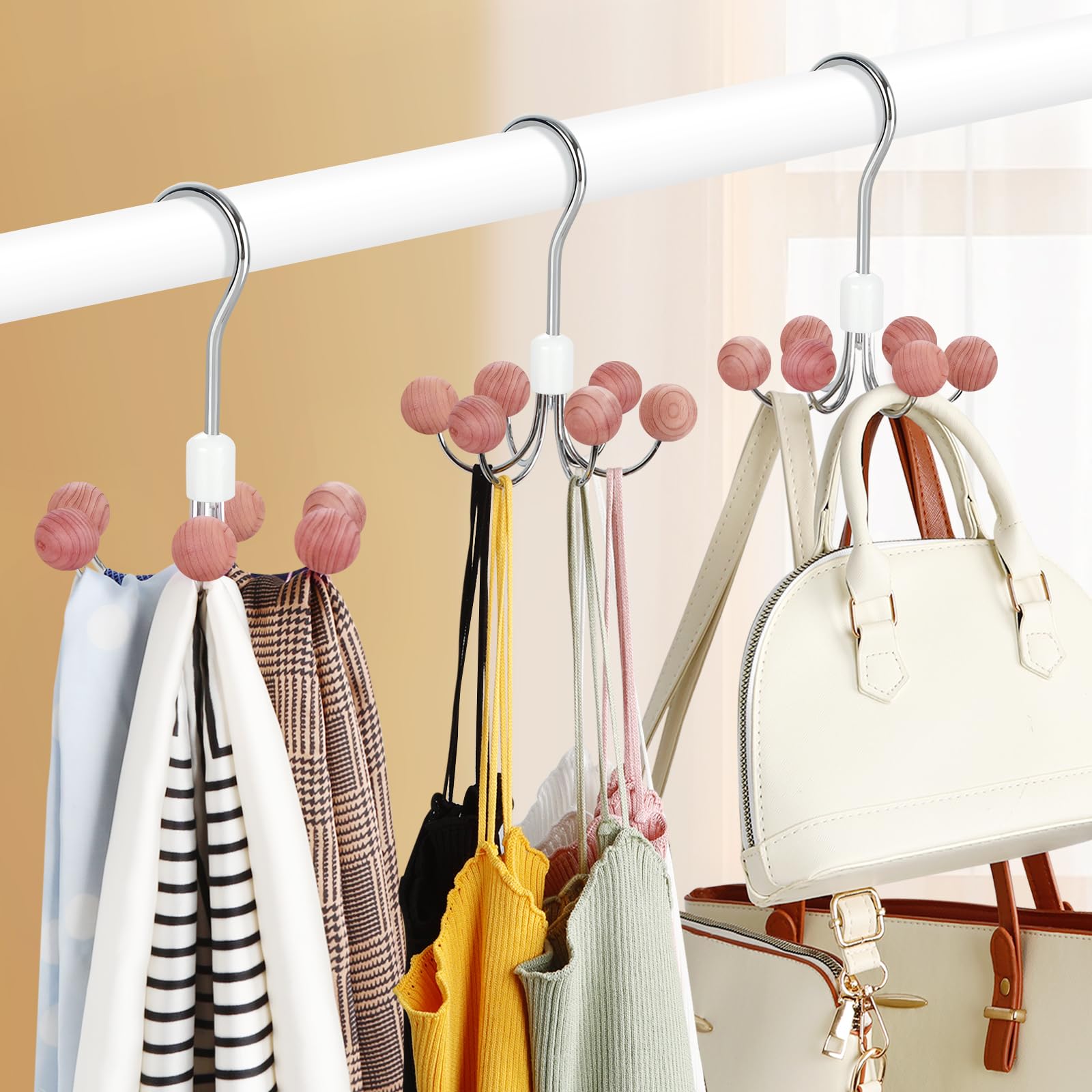 TOPIA HANGER primer plano de ganchos en U para colgar prendas voluminosas