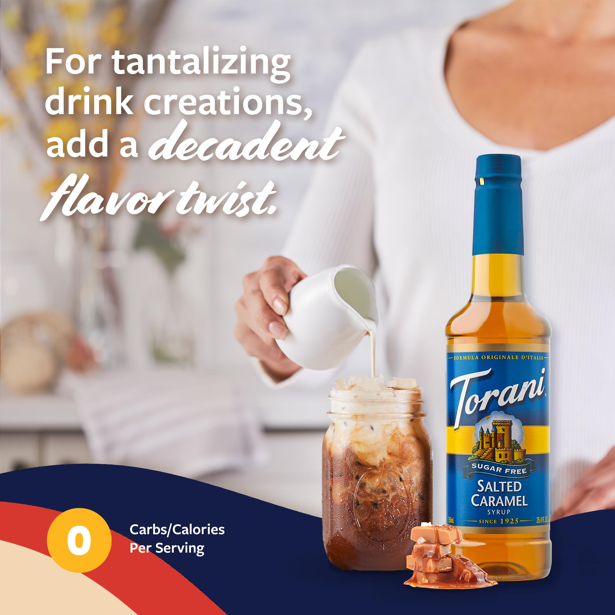 Vaso de latte con Torani en crema superior realzando sabor a caramelo
