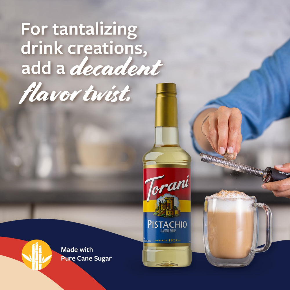 Torani vertido en latte espresso demostrando realce de sabor pistacho