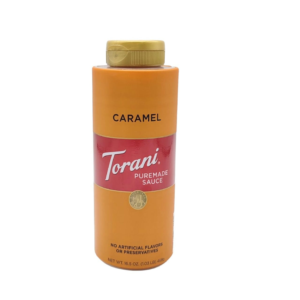 Torani vertiendo caramelo en café espresso para sabor auténtico y acabado profesional