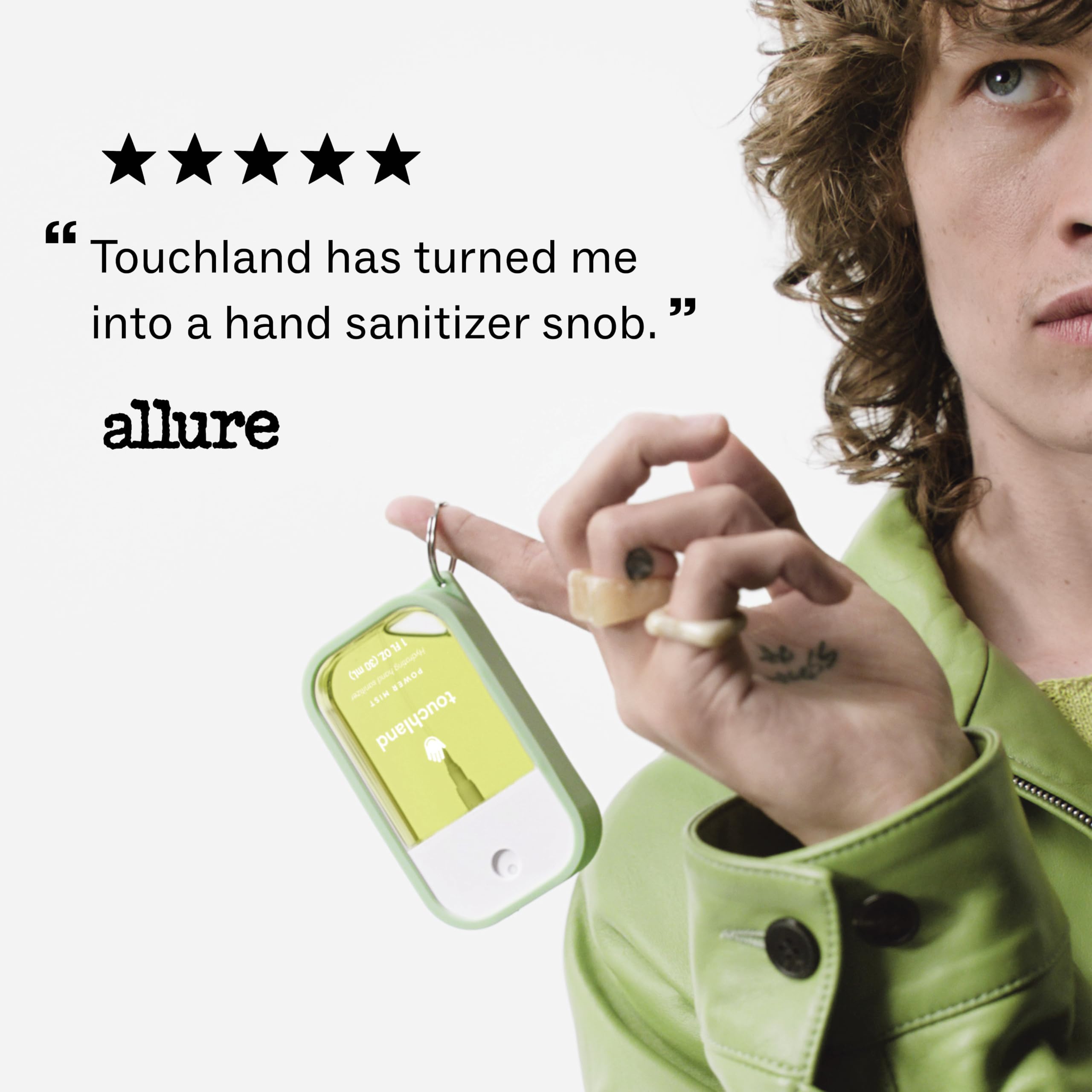 Touchland set dispuesto sobre mesa mostrando variedad de fragancias y diseño elegante