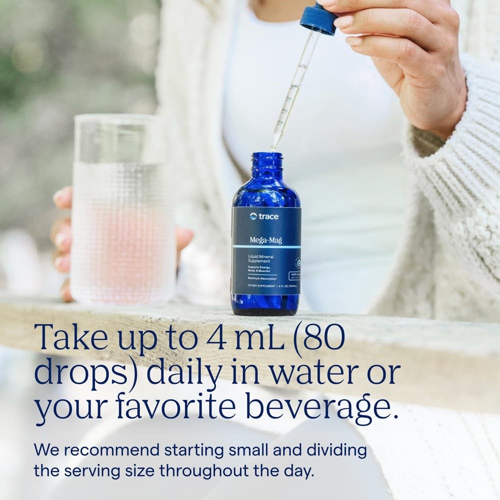Trace Minerals Mega-Mag en vaso mezclado indicando uso diario práctico