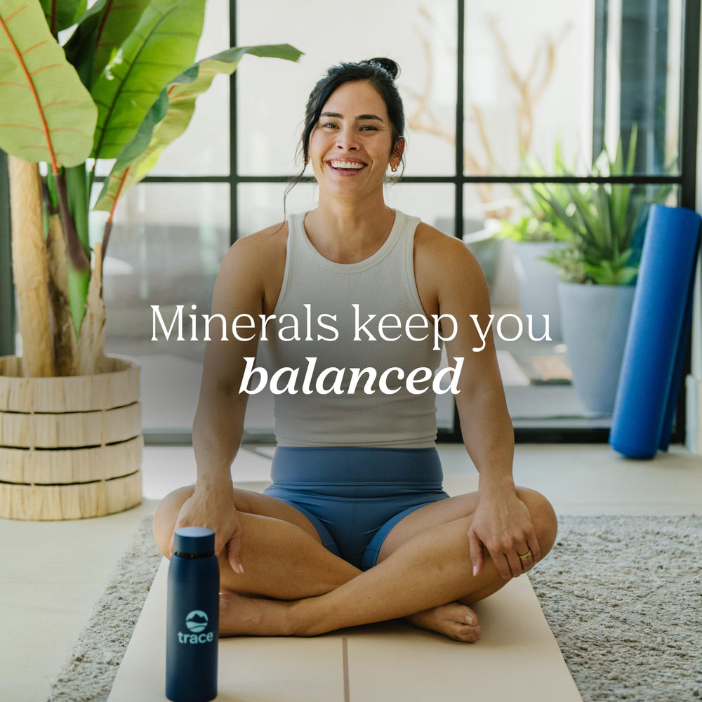 Trace Minerals frasco en mesa de cocina sugiriendo uso diario