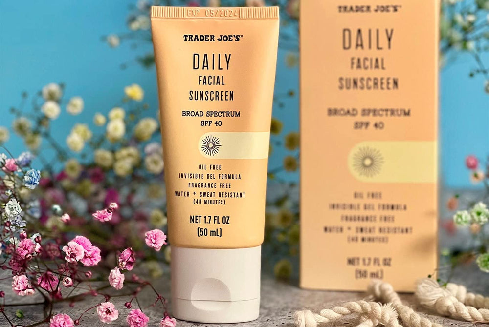 Trader Joe’s envase frontal del protector facial SPF 40, aspecto limpio y práctico