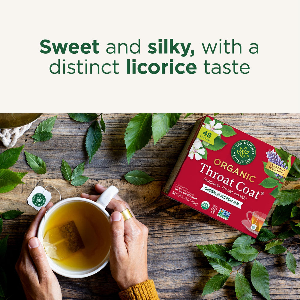Traditional Medicinals taza en manos ilustrando consumo sin cafeína y confort