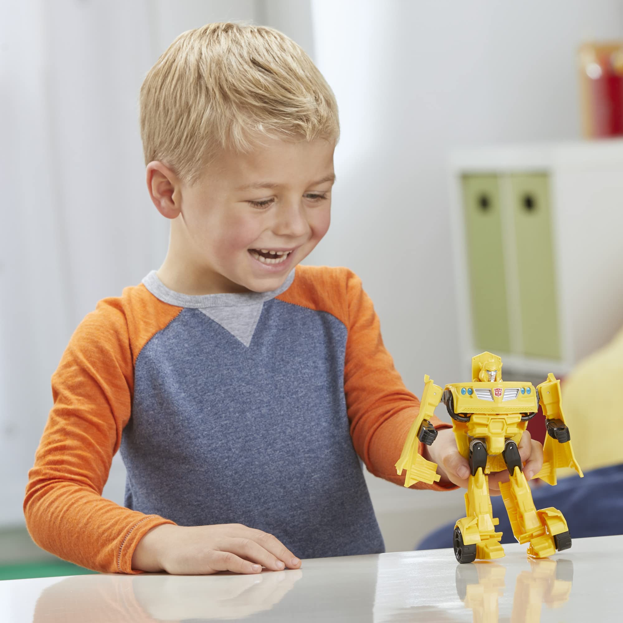 Transformers accesorios rayos nulos, marca Transformers que añade conflicto y detalle