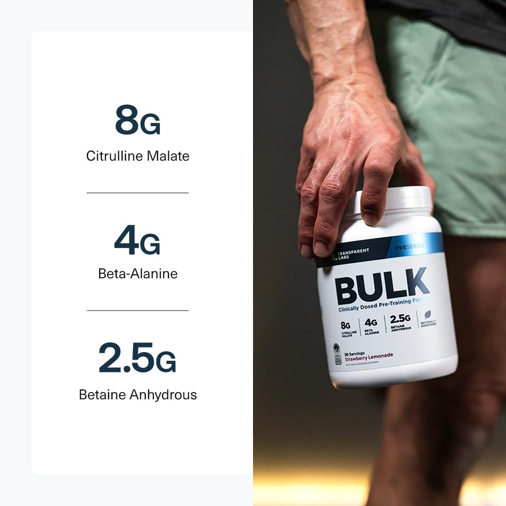 Transparent Labs vaso con bebida Bulk preparada demostrando mezcla sin grumos