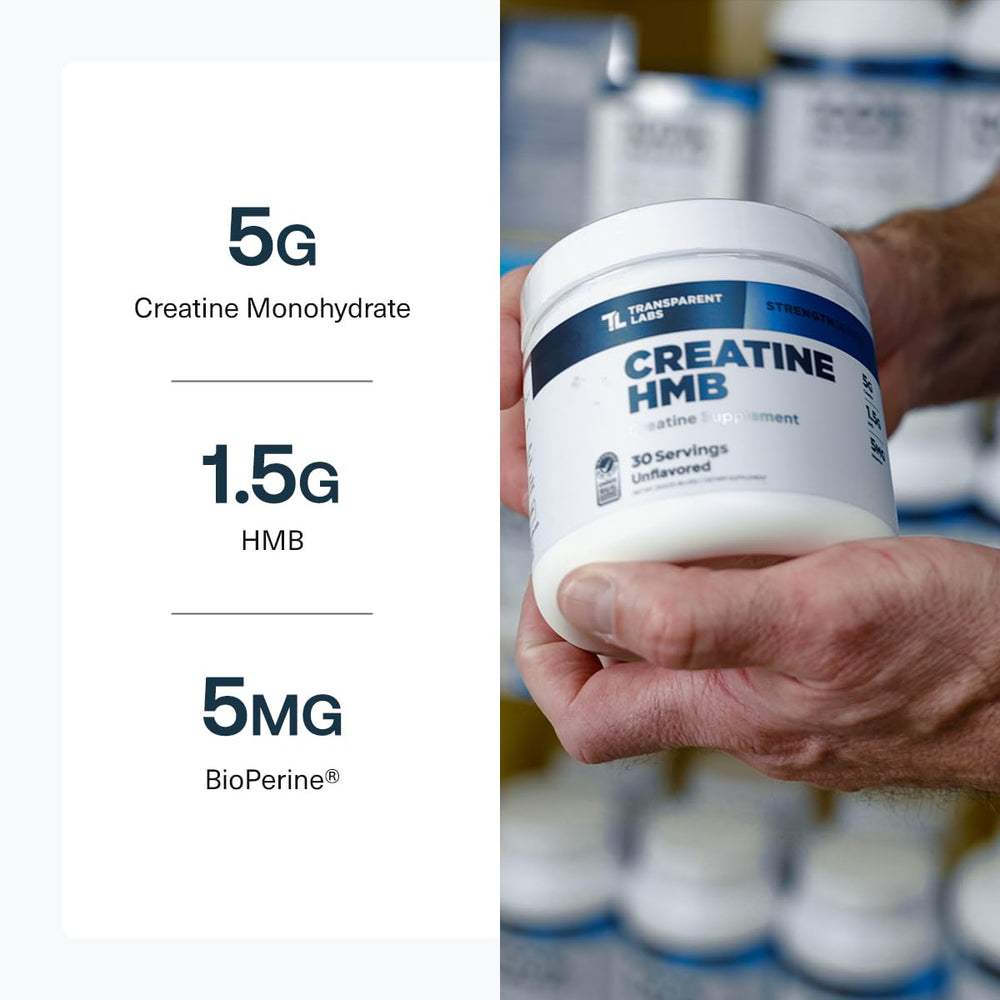 Atleta en gimnasio tomando Transparent Labs Creatine HMB antes de entrenar