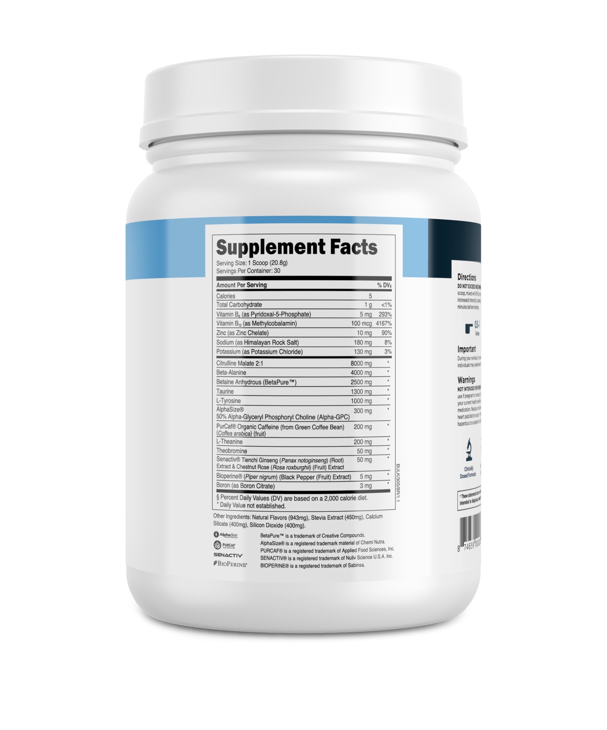 Escena de gimnasio con botella Transparent Labs para uso práctico durante rutina de fuerza
