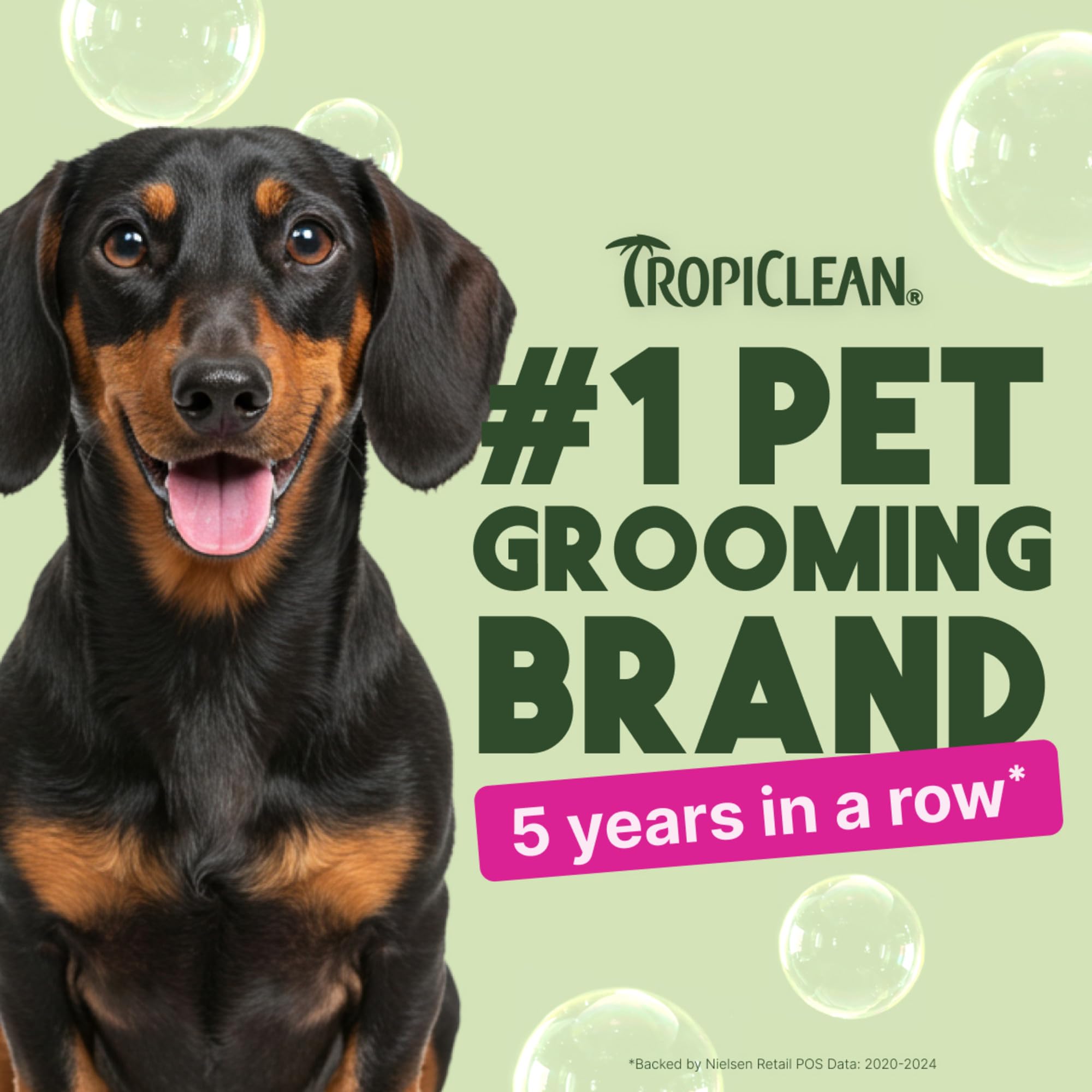 TropiClean champú en uso durante baño de perro para control de olores