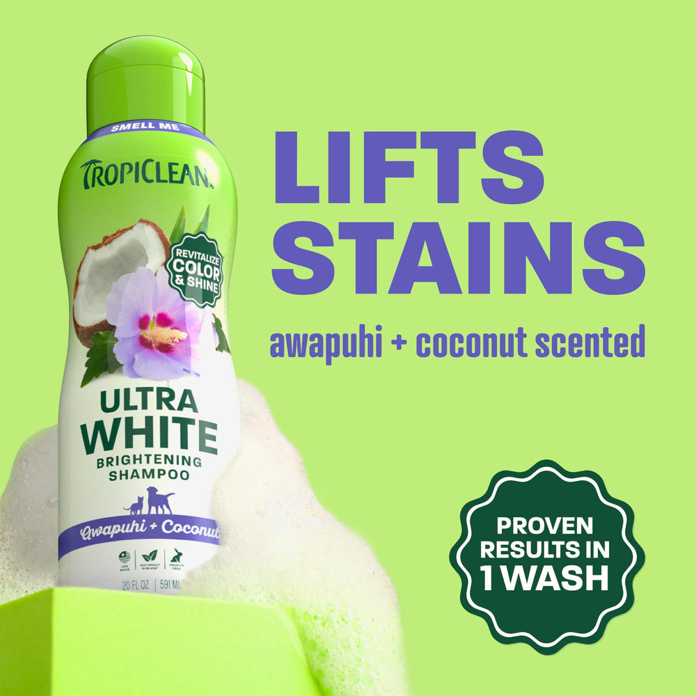 TropiClean espuma rica y blanca resaltando limpieza profunda y suave