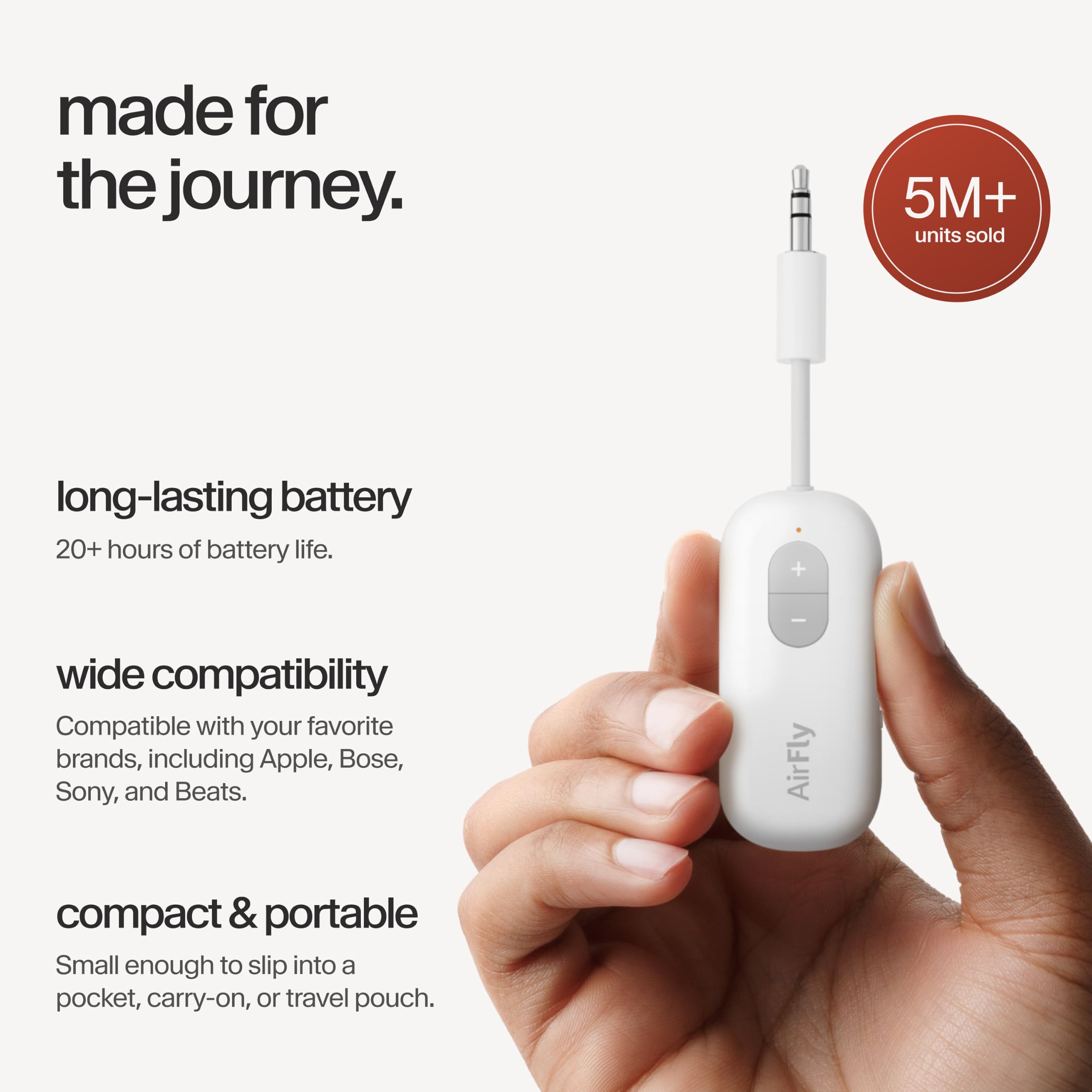 Twelve South AirFly SE con cable USB-C demostrando carga rápida y uso mientras carga