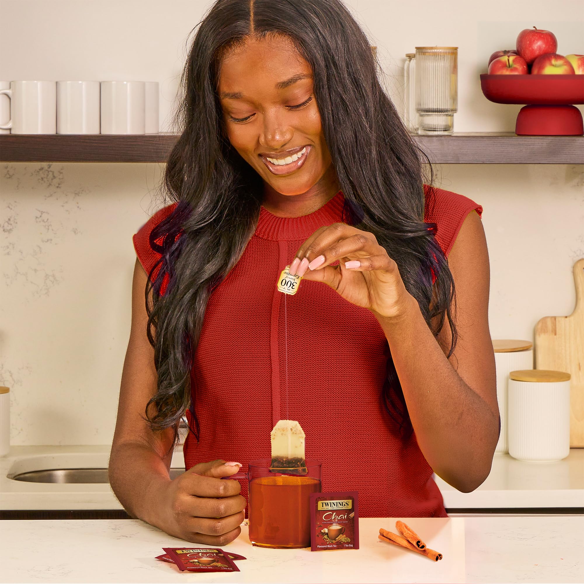 Twinings detalle de mezcla de té y especias, muestra calidad y aroma
