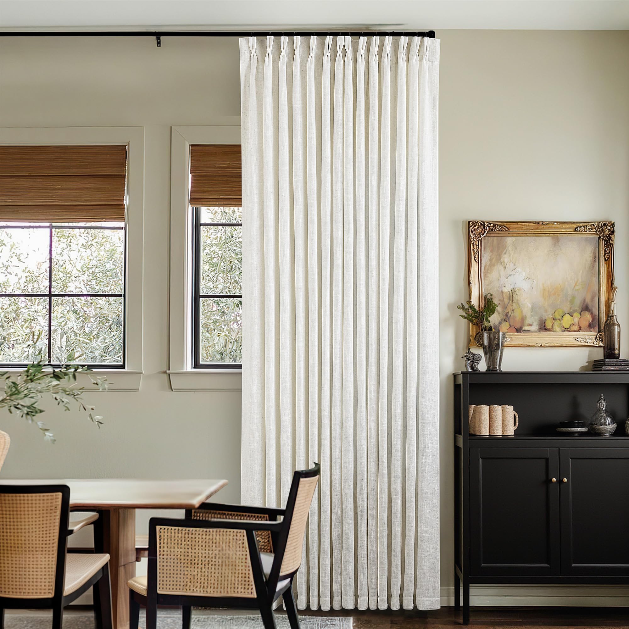 TWODRAPES luz filtrada a través de la tela suaviza el interior