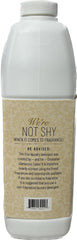 TYLER CANDLE COMPANY detergente Diva vertido en cubeta mostrando limpieza efectiva