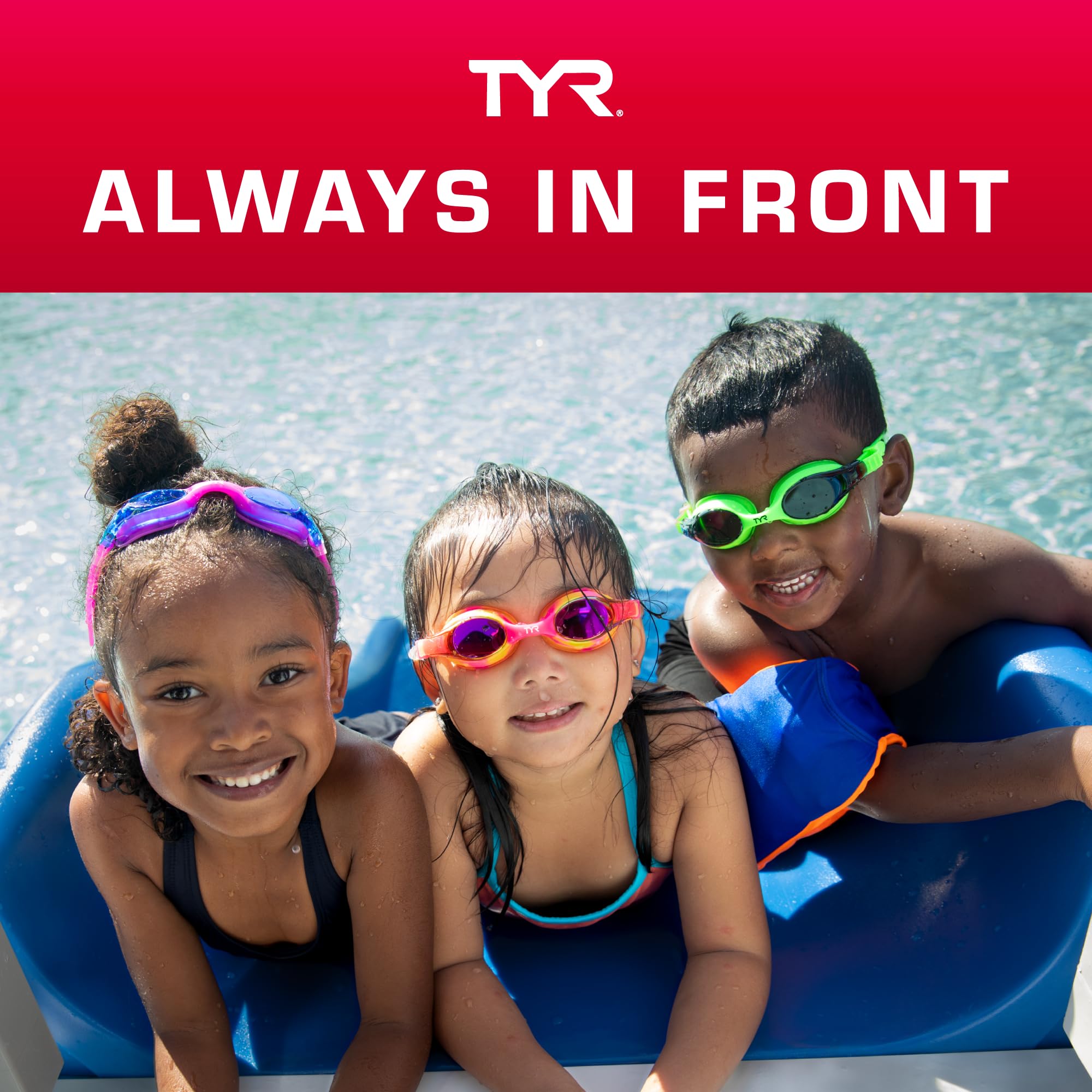 TYR gafas junto a mano para escala que muestra tamaño infantil