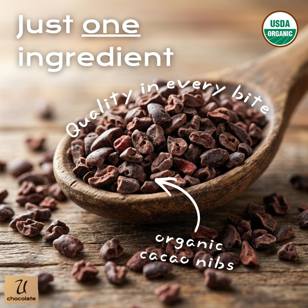 U Chocolate nibs en cuenco listos para añadir a recetas