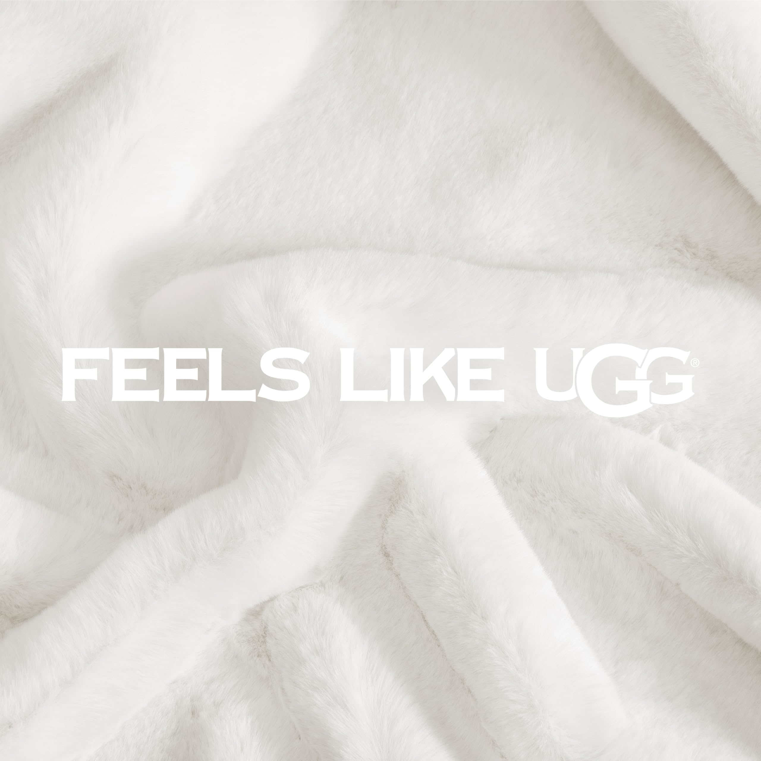 UGG Euphoria extendida en cama creando ambiente acogedor