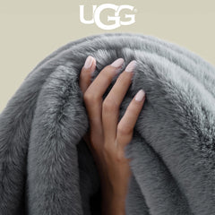 UGG Euphoria extendida sobre cama como capa decorativa acogedora