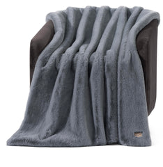 UGG Euphoria vista frontal mostrando color gris azul y caída elegante