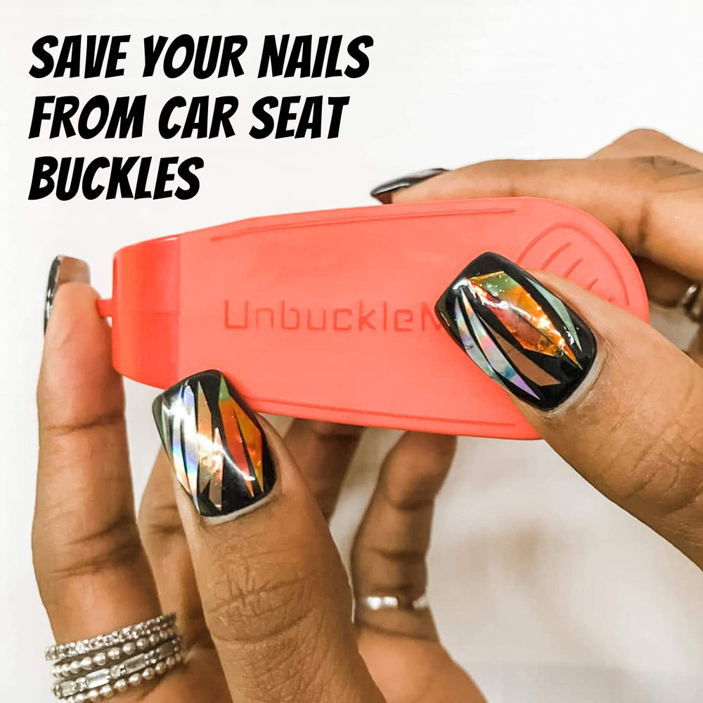 UnbuckleMe dentro de un bolso listo para llevar en salidas y viajes por conveniencia